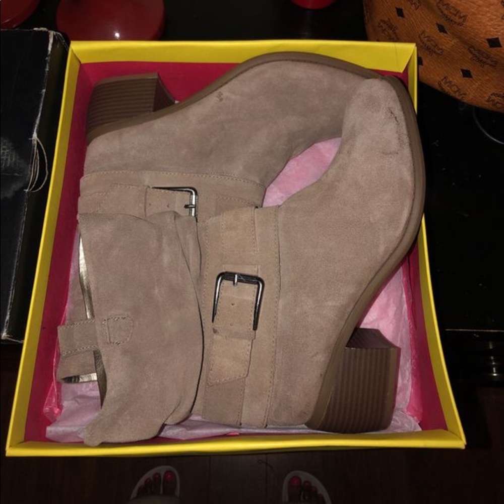 Boots - Picture 2 of 4